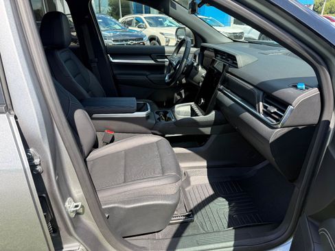 Used 2025 GMC Terrain Elevation w/ Elevation Premium Package AWD/4WD image 9