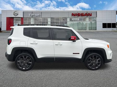 Used 2023 Jeep Renegade Latitude w/ Sun/Sound Group AWD/4WD image 8