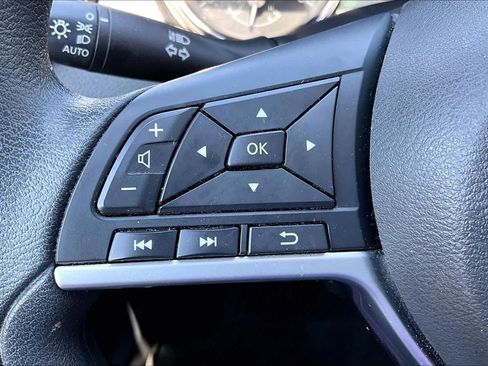 Used 2020 Nissan Rogue S FWD image 19