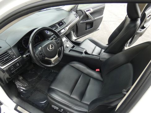 Used 2015 Lexus CT 200h image 58
