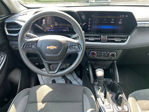Used 2024 Chevrolet TrailBlazer LS w/ LS Convenience Package AWD/4WD image 16