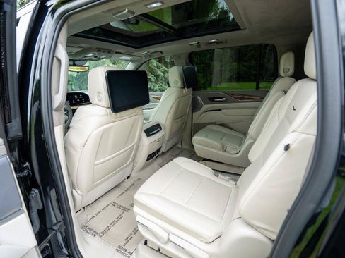 Used 2023 Cadillac Escalade ESV Sport Platinum AWD/4WD image 23