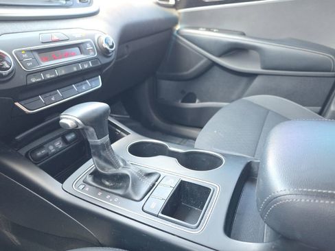 Used 2019 Kia Sorento S FWD image 18