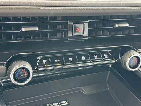 New 2025 Chevrolet Suburban High Country image 25