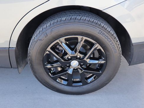 Used 2024 Chevrolet Equinox LT image 9