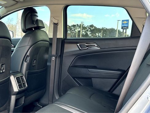 Used 2023 Kia Sportage EX image 14