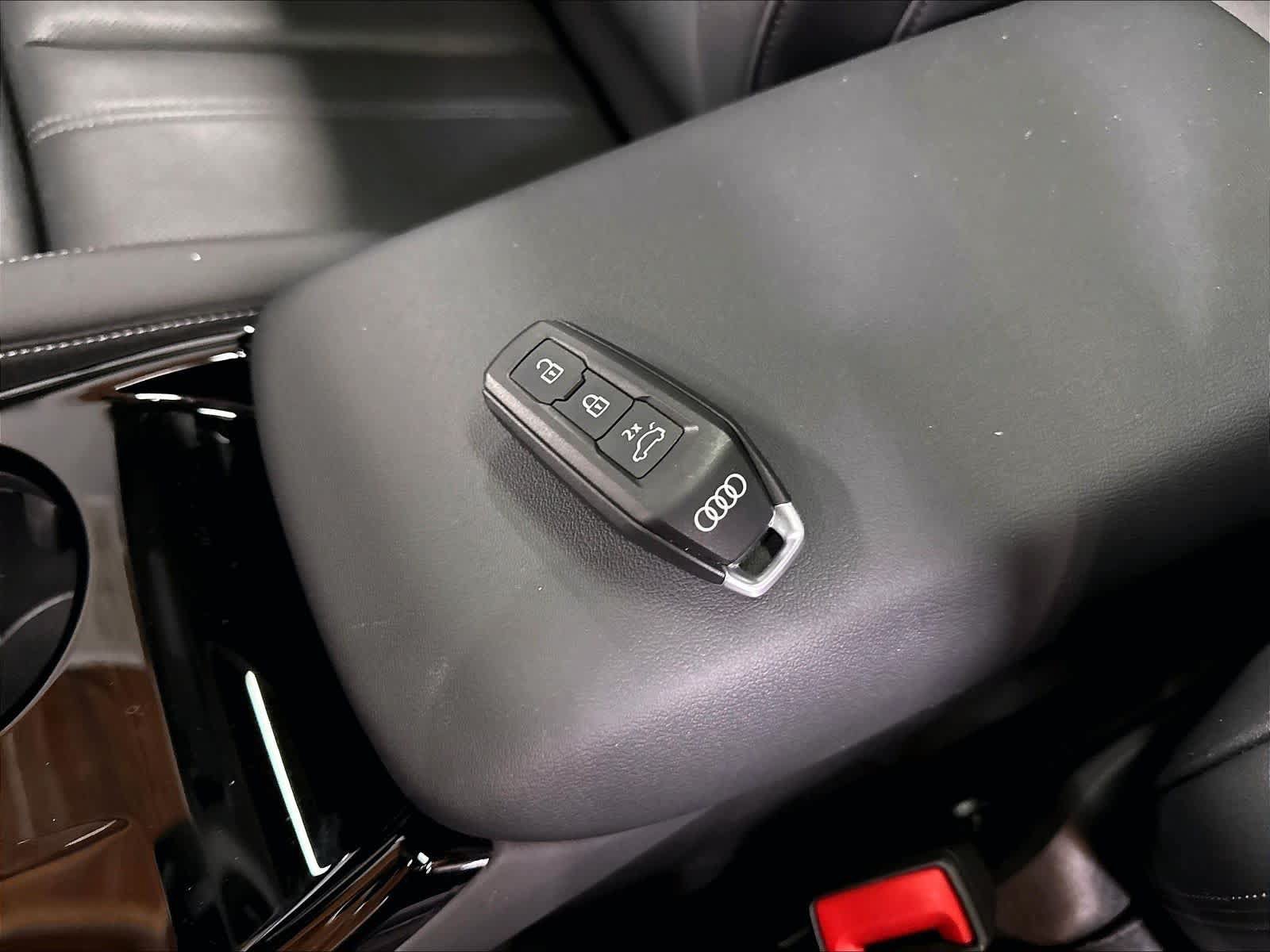 Used 2025 Audi Q6 e-tron Premium Plus w/ Premium Plus AWD/4WD image 12