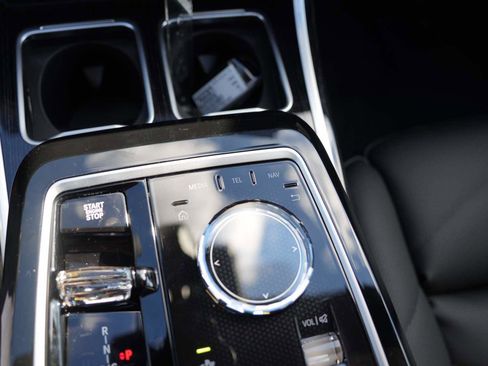 New 2026 BMW 740i w/ Premium Package image 25