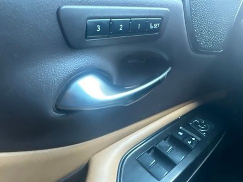 Used 2019 Lexus ES 350 Ultra Luxury w/ Accessory Package FWD image 16