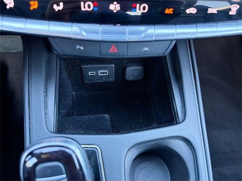 Used 2024 Cadillac XT4 Premium Luxury image 29