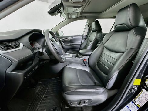 Used 2021 Toyota RAV4 XLE Premium AWD/4WD image 13