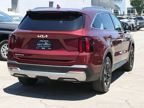 Used 2024 Kia Sorento S w/ Panoramic Sunroof Package FWD image 3