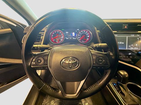 Used 2020 Toyota Camry XSE image 18