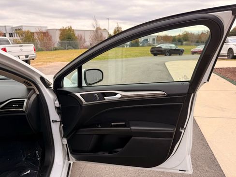 Used 2018 Ford Fusion SE w/ Equipment Group 602A image 22