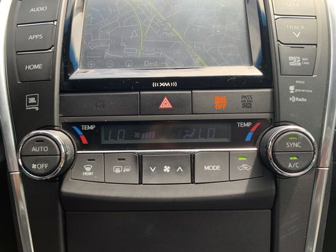 Used 2016 Toyota Camry XSE FWD image 9
