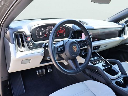 Certified 2024 Porsche Cayenne S AWD/4WD image 22