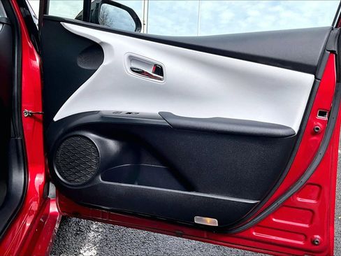 Used 2017 Toyota Prius Prime Advanced image 22