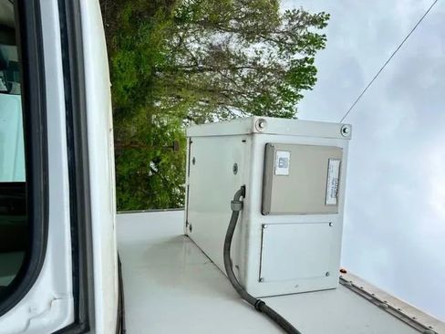 Used 2016 Chevrolet Express 4500 image 34