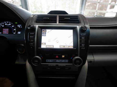 Used 2012 Toyota Camry XLE image 17