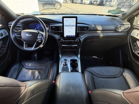 Certified 2022 Ford Explorer Platinum w/ Equipment Group 601A image 21