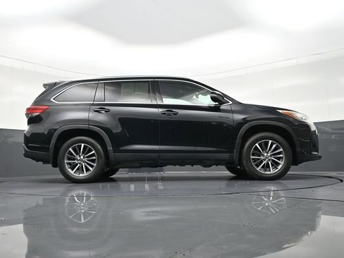 Used 2019 Toyota Highlander XLE image 29
