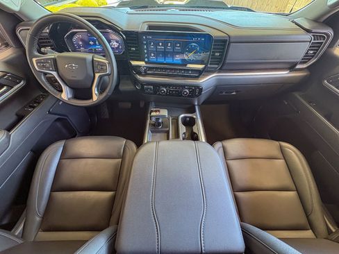Used 2025 Chevrolet Silverado 1500 LT Trail Boss w/ LT Trail Boss Premium Package AWD/4WD image 30