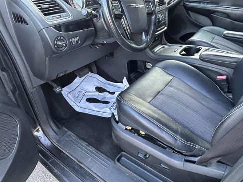 Used 2014 Chrysler Town & Country S FWD image 11