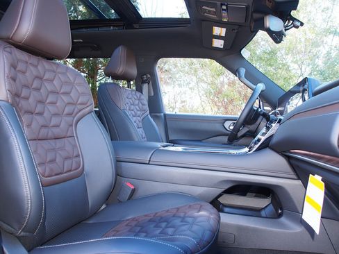 Used 2026 Nissan Armada Platinum AWD/4WD image 11