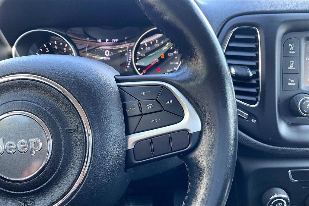 Used 2018 Jeep Compass Latitude w/ Cold Weather Group AWD/4WD image 18