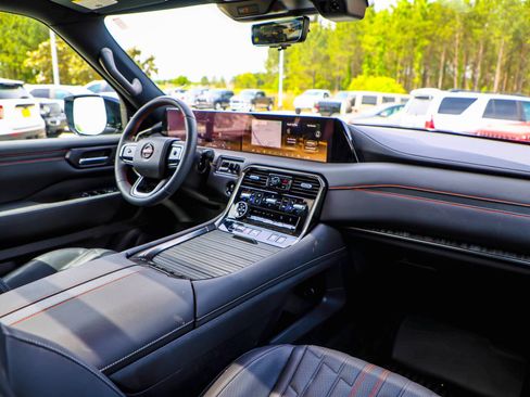 Used 2025 Nissan Armada PRO-4X w/ Pro-4X Premium Package image 16