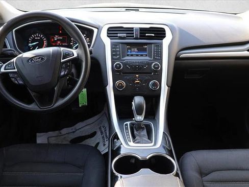 Used 2015 Ford Fusion SE image 23