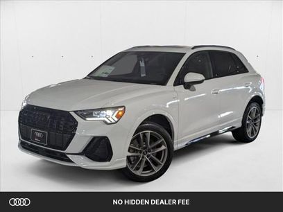New 2025 Audi Q3 2.0T Premium w/ Black Optic Sport Package