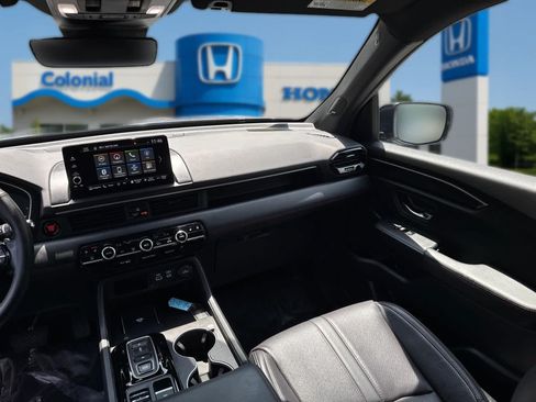 Used 2025 Honda Pilot Black Edition image 33