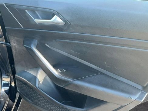 Used 2021 Volkswagen Jetta SE image 17