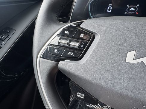 Used 2024 Kia Niro EX image 28