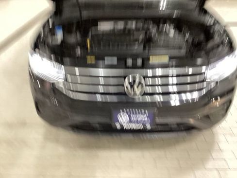 Used 2023 Volkswagen Tiguan SE AWD/4WD image 16