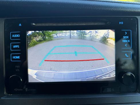 Used 2015 Toyota Sienna XLE w/ XLE Navigation Package FWD image 19