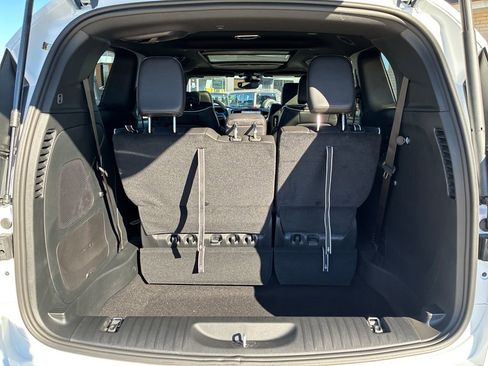 New 2026 Chrysler Pacifica Limited w/ Uconnect Theater Family Group image 24