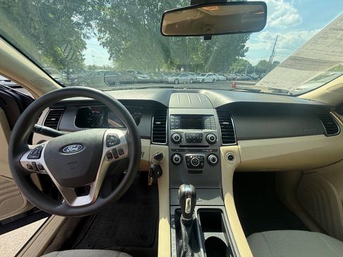 Used 2016 Ford Taurus SE FWD image 11