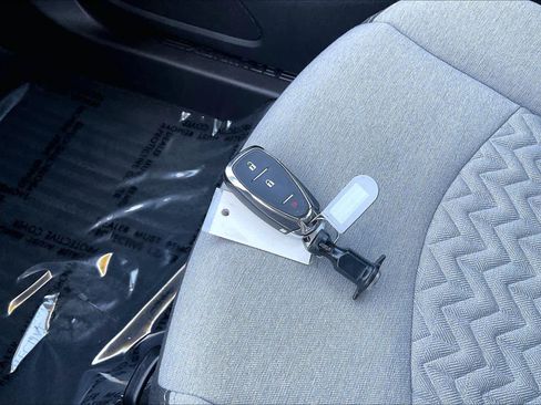 Used 2023 Chevrolet Equinox LS w/ LS Convenience Package FWD image 11