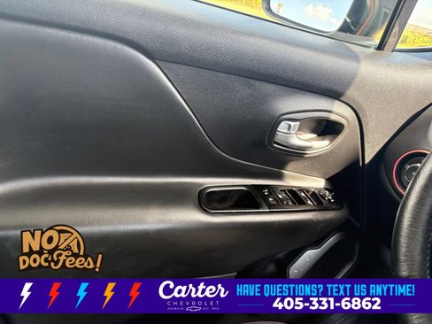 Used 2023 Jeep Renegade Latitude w/ Premium Group AWD/4WD image 20