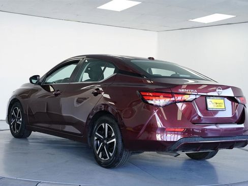 Used 2025 Nissan Sentra SV image 5