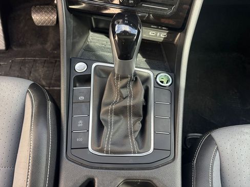 Used 2025 Volkswagen Jetta SE image 41