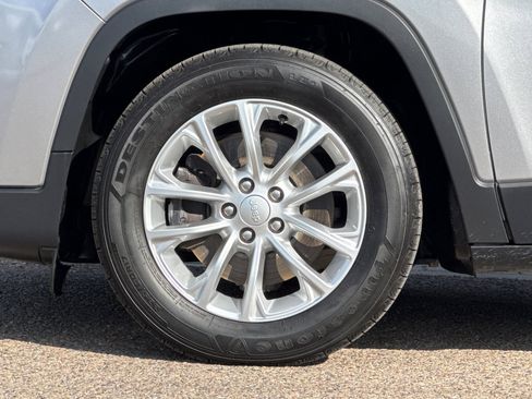 Used 2019 Jeep Cherokee Latitude w/ Popular Appearance Group image 24