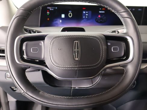 New 2026 Lincoln Navigator Premiere AWD/4WD image 3