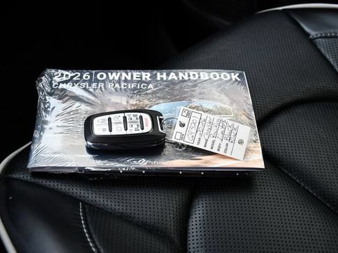 Used 2026 Chrysler Pacifica Limited w/ S Appearance Package FWD image 43