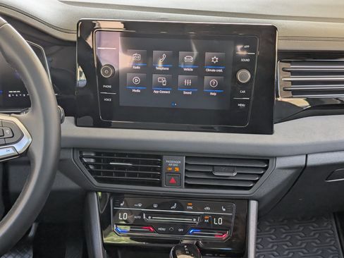 Used 2025 Volkswagen Jetta SE w/ Sunroof Package FWD image 26