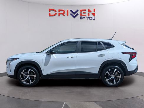 New 2026 Chevrolet Trax RS w/ Sunroof Package FWD image 2
