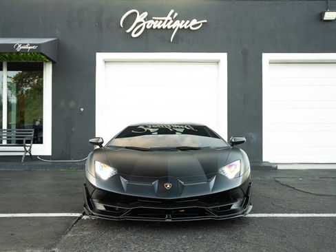Used 2019 Lamborghini Aventador SVJ AWD/4WD image 2