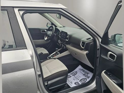 Used 2024 Hyundai Venue SEL FWD image 8